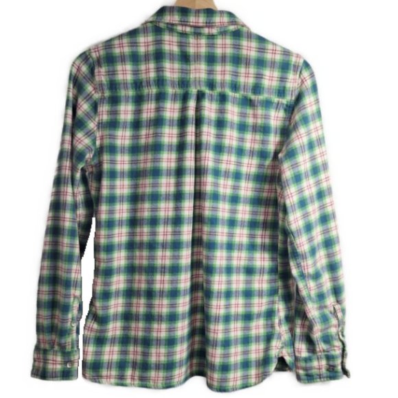 Woolrich Plaid Flannel Top with Long Sleeves and Button Closure Size Medium - Picture 5 of 9
